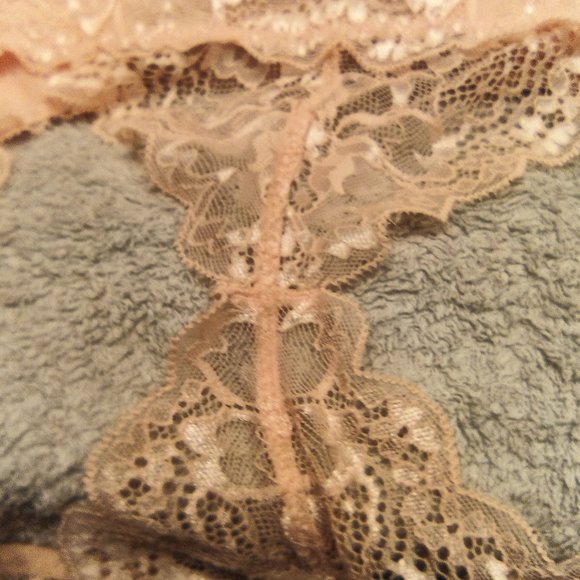 Beautiful Bralette size Lg/Xg Peach in Color - Picture 4 of 10